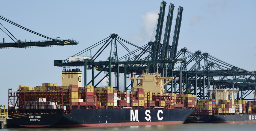 Containerschepen in de haven van Antwerpen